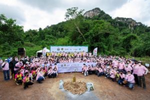 10. ภาพหมู่ผู้บริหารและพนักงานกลุ่ม Mitsubishi Electric