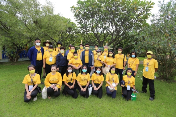 ภาพหมู่กิจกรรมฐานต่อ เสียบ ไม้ผล _ รวมผู้บร