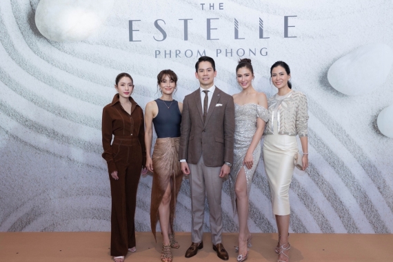 1. แอฟ - ทักษอร ภักดิ์สุขเจริญ, แอน ทองประสม, ก