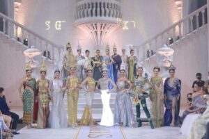 18 สาวงามผู้เข้าประกวดกับ 18 ชุดไทยประยุกต์