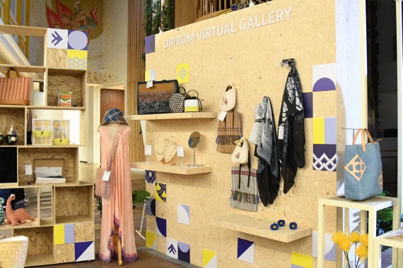 “Hybrid Gallery Showcase” (3)