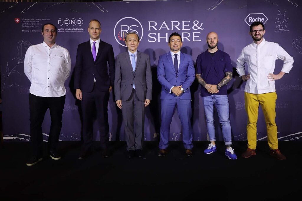 ร่วมถ่ายภาพเป็นที่ระลึก (1)