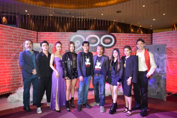 ผู้กำกับและนักแสดง ถ่ายภาพร่วมกัน