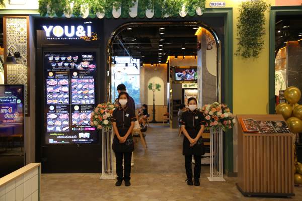 batch_พนักงานพร้อมต้อนรับลูกค้า