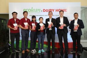 ภาพหมู่ ผู้บริหาร Ecolean และ Dairy Home