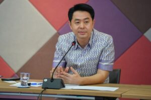 1.ท่านนายก ปรเมศวร์