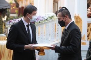 2.มอบเงินบริจาค