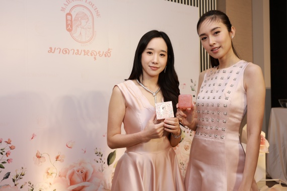 9. หลุยส์ เตชะอุบล และตรีชฎา เพชรรัตน์