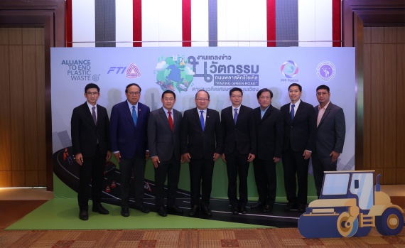 ผู้บริหาร 8 ท่าน