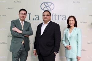 ดร.นพ.ภาวิต หน่อไชย (ซ้าย) นายวรศักดิ์ มานิตย ปก