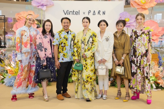 1.เหล่าเซเลบริตี้ร่วมแสดงความยินดีกับ