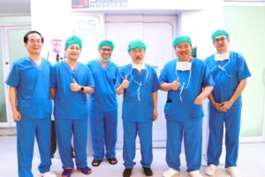 ทีมแพทย์ของโรงพยาบาลเอส สไปน์ แอนด์ เนิร์