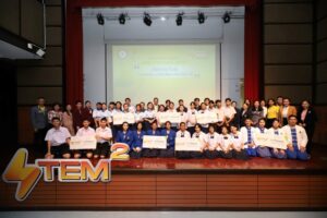 ภาพหมู่รวมบนเวที