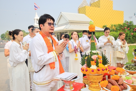 อาจารย์ป๋าบวงสรวงศาลหลักเมืองปก