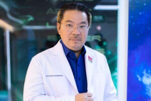 นพ.ดิตถพงษ์ บุญอำพล ผู้อำนวยการ รพ.เอส สไปน ปก