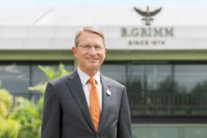 มร.ฮาราลด์ ลิงค์ ประธาน บี.กริม ปก