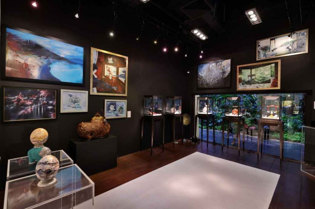 32. นิทรรศการ The Power of One LAdV Masterpiece Collection x Damisa Vanaswas