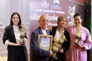 จูเวไนล์2รางวัล ปก