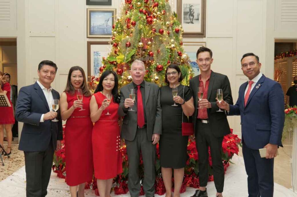 โอเรียลเต็ล เรสซิเดนท์ เปิดไฟคริสมาสต์ ปก