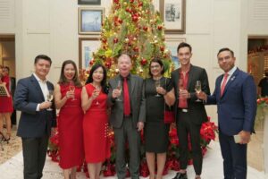 โอเรียลเต็ล เรสซิเดนท์ เปิดไฟคริสมาสต์ ปก