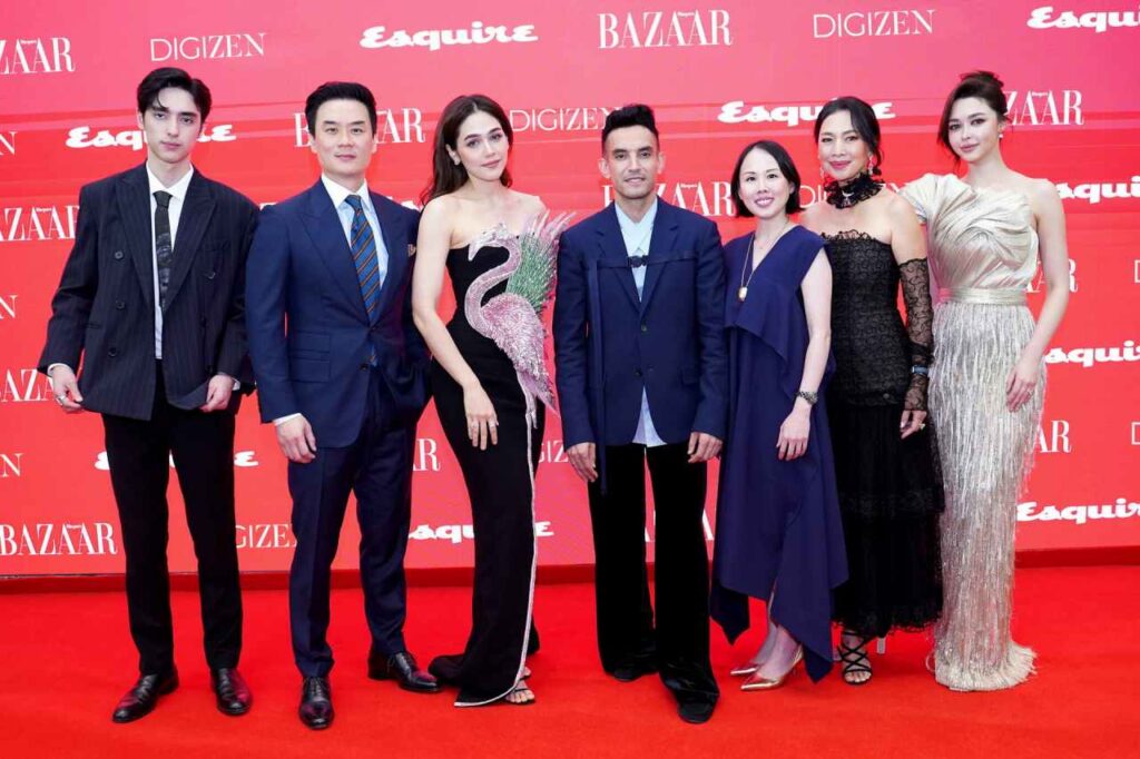 13. ฉลองการถือครองลิขสิทธิ์ Harper_s Bazaar และ Esquire อย่