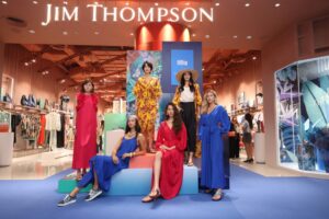 16_ดารา-เซเลบชื่อดัง แท็กทีมบุกแฟชั่นโชว์ “จิม ทอมป์สัน” เปิดตัวคอลเลกชัน “FitFlop x Jim Thompson”