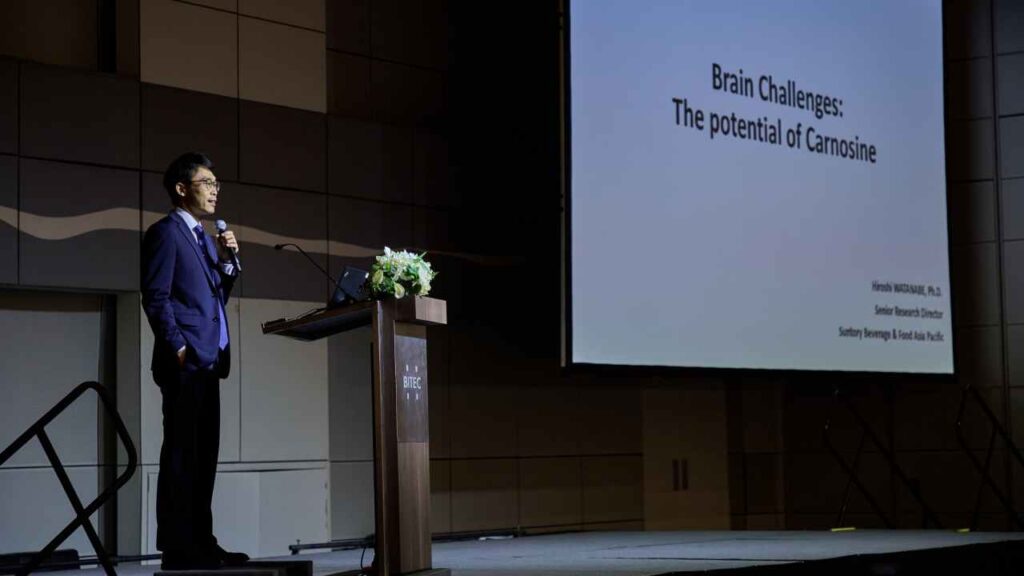 2. ดร.ฮิโรชิ บรรยายเรื่องคาร์โนซีนกับการเพิ