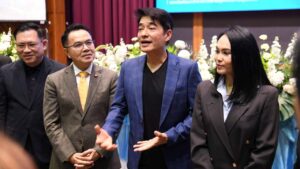 ก้อง สหรัฐ ร่วมงาน ปก