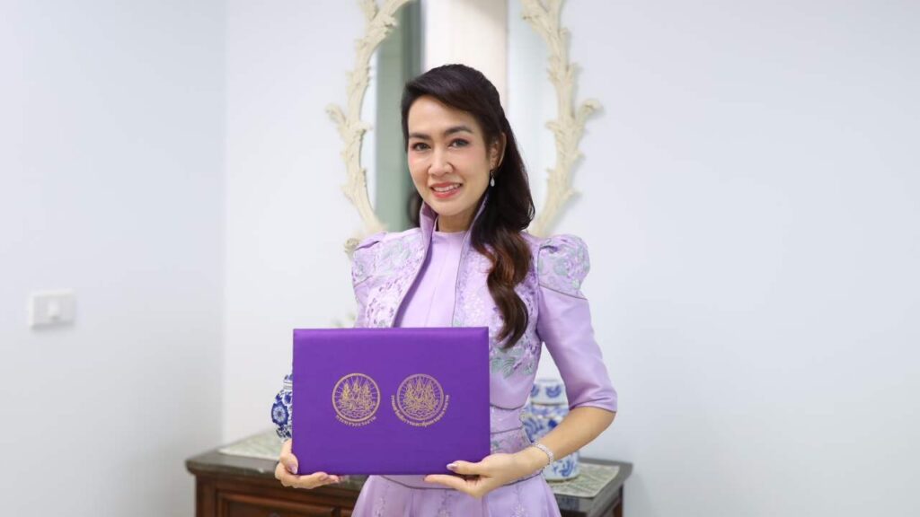 มณีสุดา วันสตรีสากล ปก