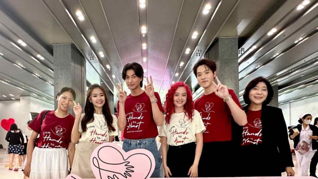 ค่ายยูเซย์วัตร่วมงานวันสถาปนา ปก