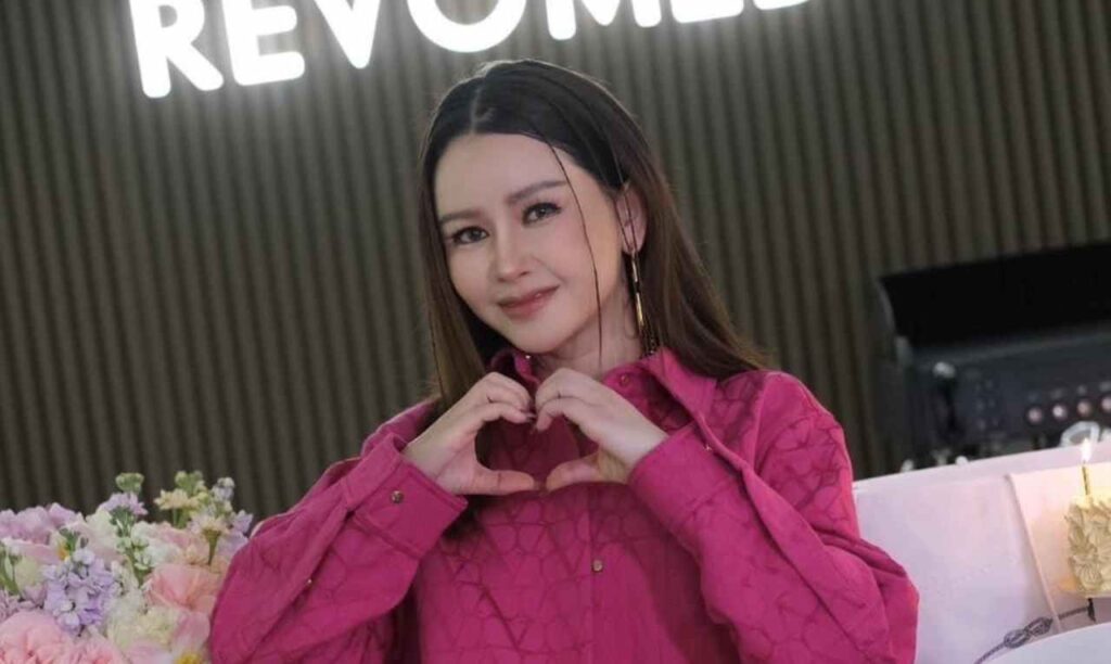 บ้านพักตากอากาศหลังใหม่ มูลค่า 8 หลัก ของ มาดามวาสนา ปก