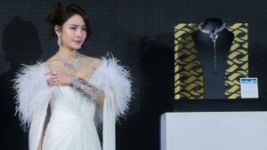 แอฟ ร่วมงานเพชร125ล้านบาท ปก