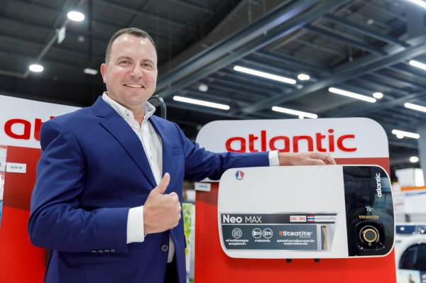 batch_นายเซบาสเตียน เลอ กาเร็ค กรรมการผู้จัดการ _