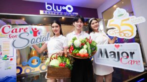 นำผักโครงการหลวง...สดจากดอยมาสู่ครัวบลูโอ ปก