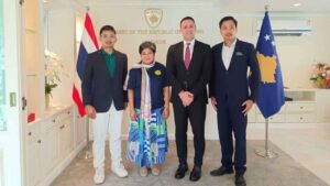 พันชนะ ทูตคอวอซอ ปก