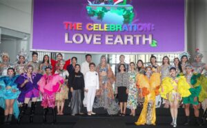 แฟชั่นโชว์รักษ์โลกสุดสร้างสรรค์ ปก