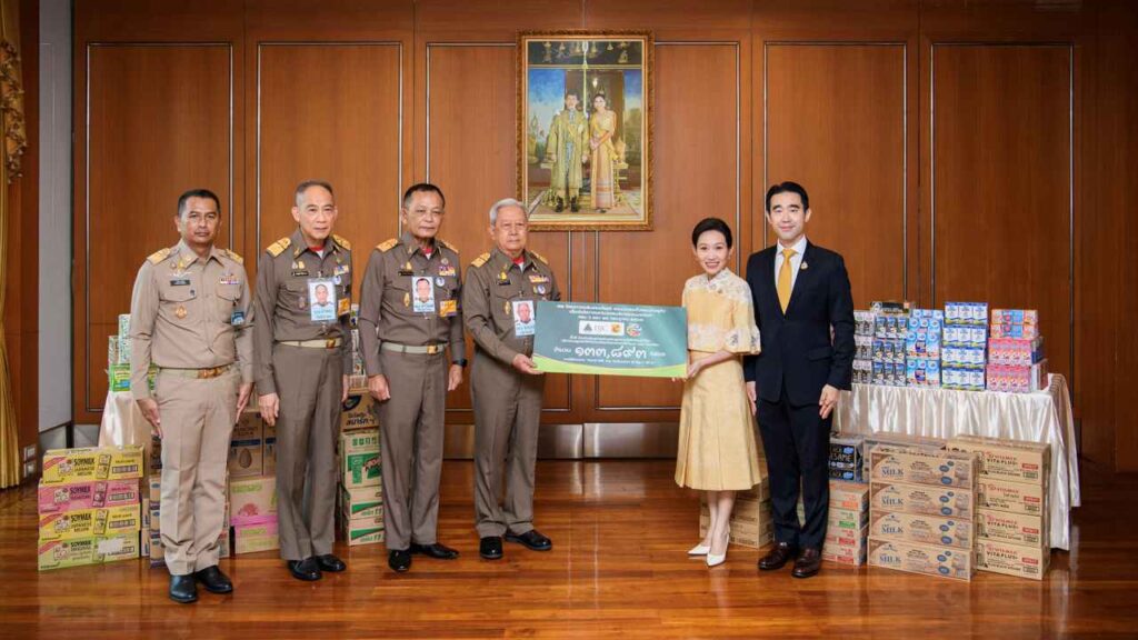 1.นายอัศวิน - นางฐาปณี เตชะเจริญวิกุล เข้ามอ