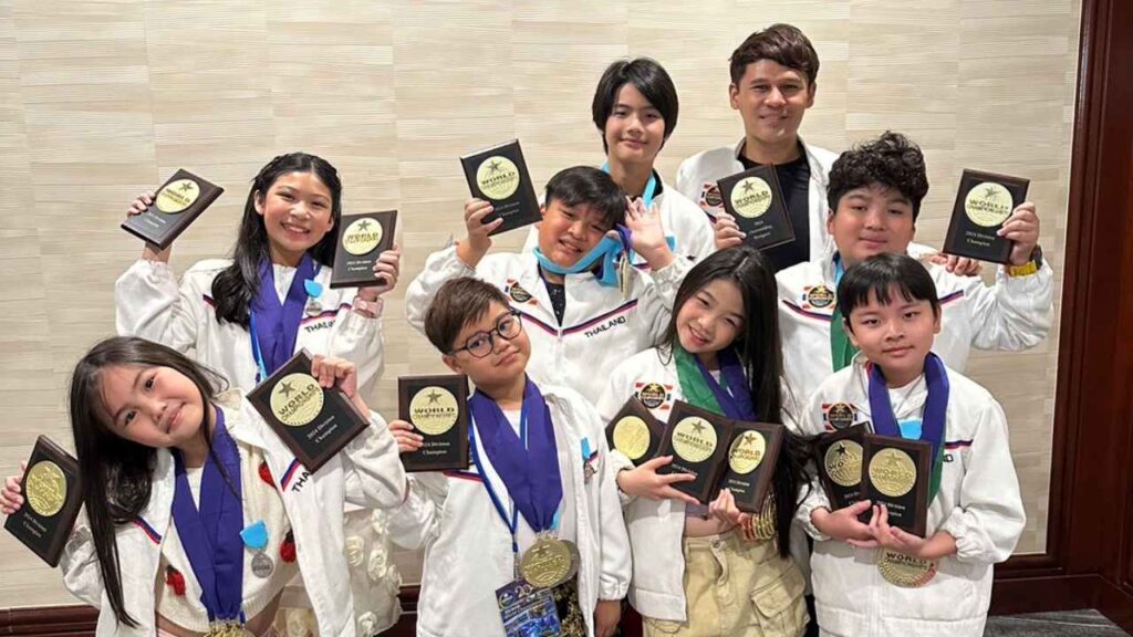 ครูพิช นำเด็กไทยคว้า 111เหรียญ ปก