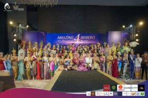 ชุดราตรีสี่ภาค ปก