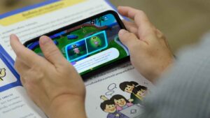 A parent learning how to play mobile games while applying healthy gaming habits_0