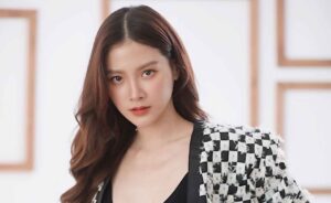 ใบเฟิร์น ทองประกายแสด