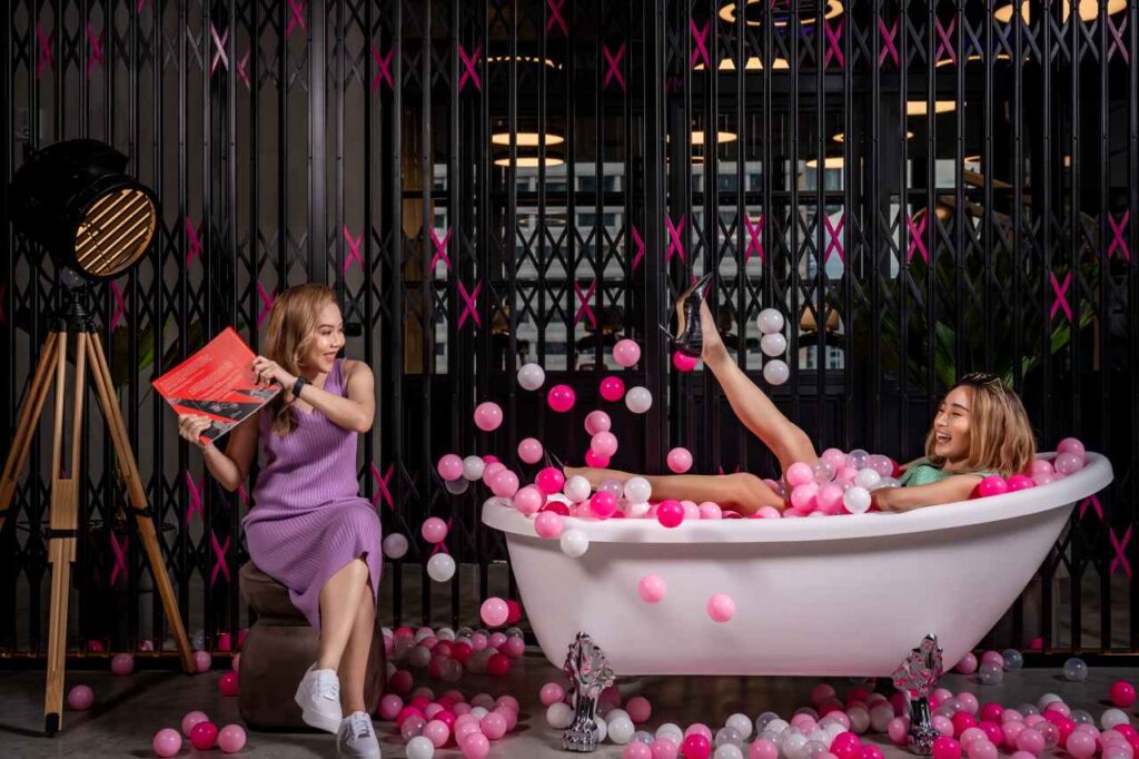 Moxy Bangkok Ratchaprasong - Playful moment at Moxy lounge