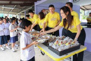 batch_S&P เลี้ยงอาหารกลางวันน้องๆ_