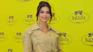 แอนโทเนีย โพซิ้ว นารายา ปก