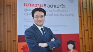 รศ.นพ. ธาดา คุณาวิศรุต อายุรศาสตร์ต่อมไร้ท ปก