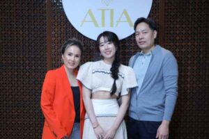 อาเทีย ปก