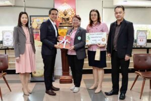 ดิเอมเมอรัลด์ร่วมสมทบทุนมูลนิธิ รพสงฆ์