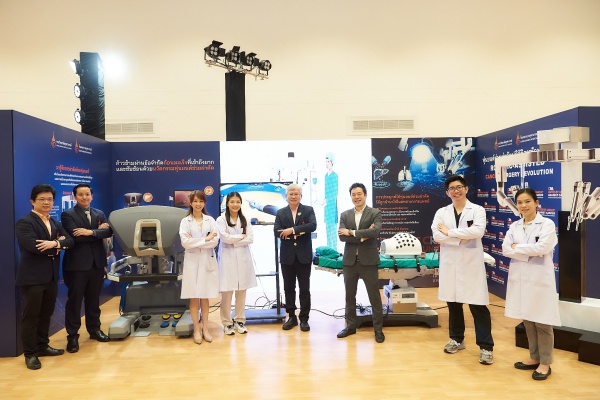 รพ.จุฬาภรณ์  เปิดตัว หุ่นยนต์ช่วยผ่าตัดปฏิวัติการรักษา (13)