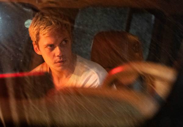 batch_Locked_stills02_0