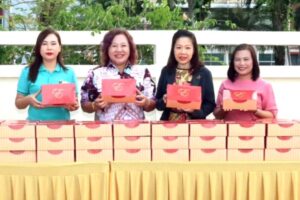 ตักบาตรสามเณรภาคฤดูร้อน (1)